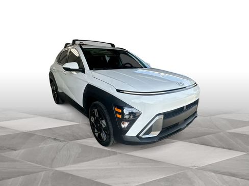 Used 2025 Hyundai Kona SEL FWD image 2