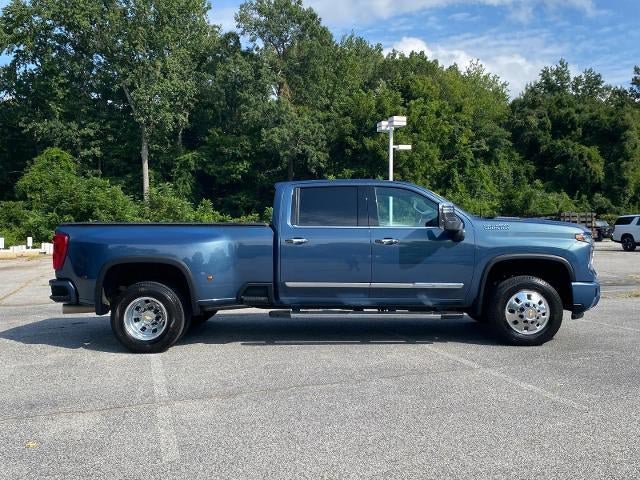 Used 2025 Chevrolet Silverado 3500 High Country w/ High Country Premium Package AWD/4WD image 2