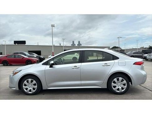 Certified 2025 Toyota Corolla LE FWD image 3