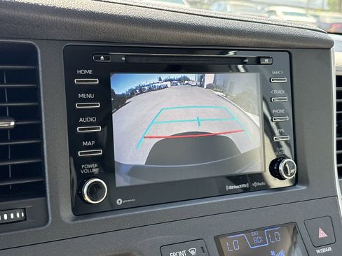 Used 2020 Toyota Sienna XLE image 22
