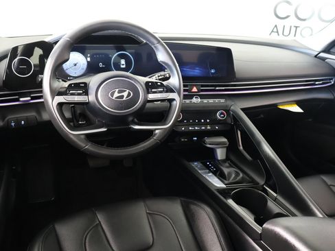 Certified 2025 Hyundai Elantra Limited FWD image 2