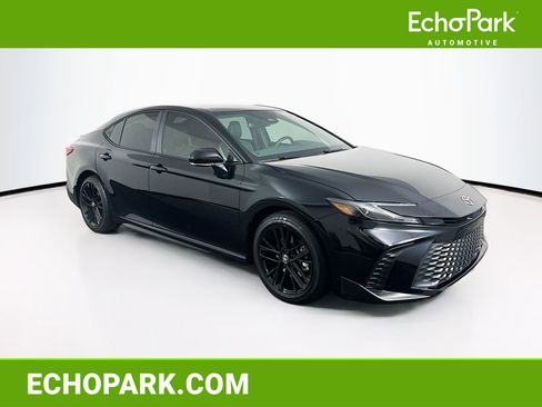 Used 2026 Toyota Camry SE FWD image 1