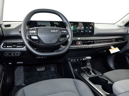 Used 2025 Kia K4 FWD image 7