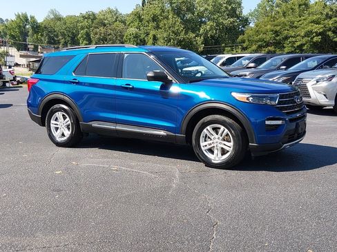 Certified 2023 Ford Explorer XLT w/ Equipment Group 202A RWD image 2