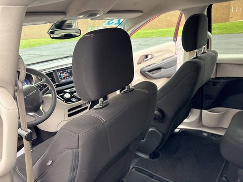 Used 2023 Chrysler Voyager LX FWD image 44