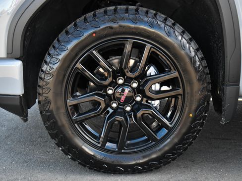 Used 2024 GMC Sierra 1500 Elevation w/ LPO, Elevation Black Package image 12