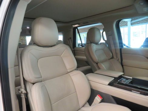 Used 2020 Lincoln Navigator Reserve w/ Luxury Package image 28