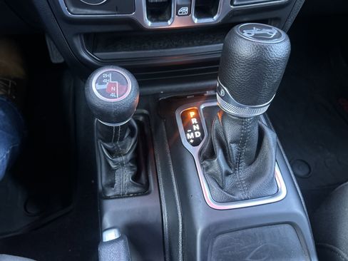 Used 2018 Jeep Wrangler Unlimited Sport S image 24