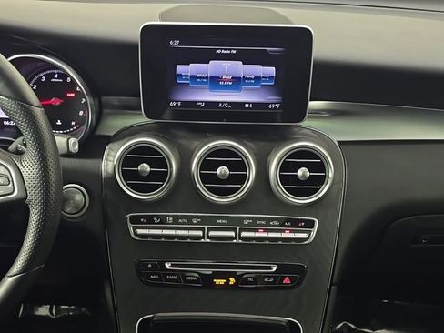 Used 2018 Mercedes-Benz GLC 300 4MATIC image 19