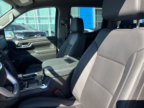 Used 2025 GMC Sierra 1500 SLT RWD image 9