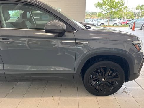 Used 2023 Volkswagen Taos SE w/ Black Wheel Package image 6