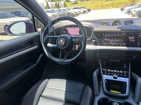 Used 2024 Porsche Cayenne Coupe AWD/4WD image 13