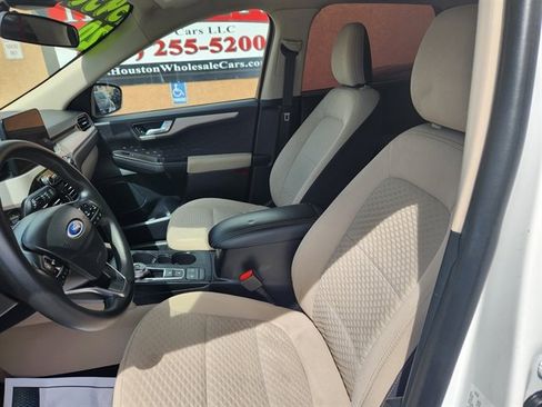 Used 2020 Ford Escape SE image 8