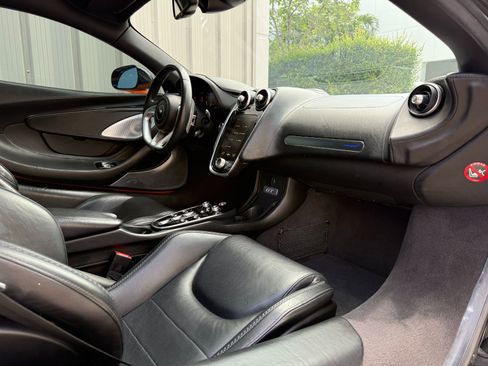 Used 2021 McLaren GT RWD image 30