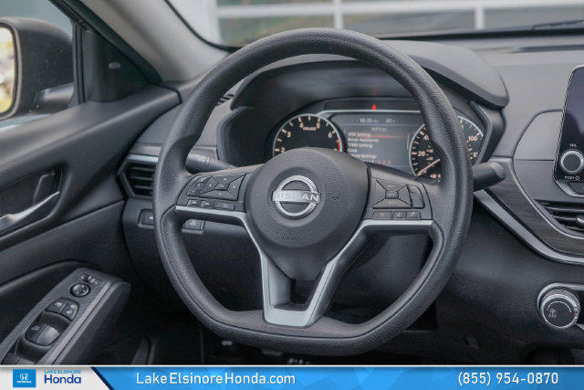 Used 2025 Nissan Altima 2.5 SV FWD image 22