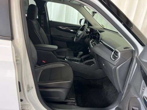 Used 2024 Chevrolet TrailBlazer LS w/ LS Convenience Package FWD image 18