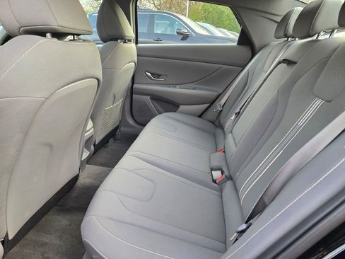 Used 2025 Hyundai Elantra SEL image 15