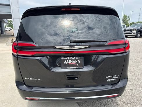 Used 2023 Chrysler Pacifica Limited AWD/4WD image 6