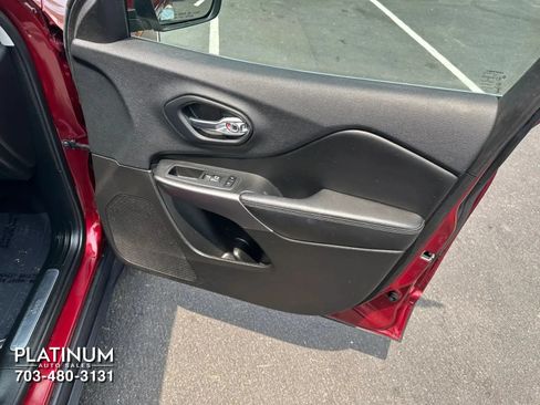 Used 2019 Jeep Cherokee Limited AWD/4WD image 21