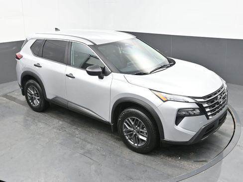 Certified 2025 Nissan Rogue S image 30