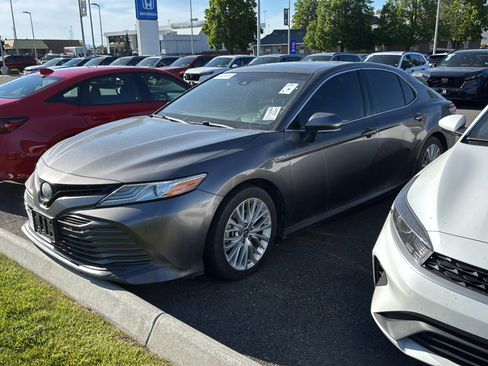 Used 2018 Toyota Camry XLE w/ Audio Package FWD image 1