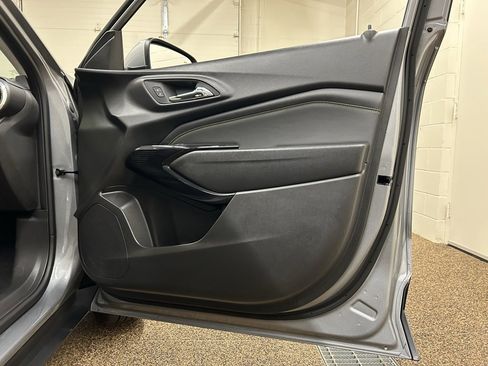 Used 2025 Chevrolet Trax LT w/ Driver Confidence Package image 16