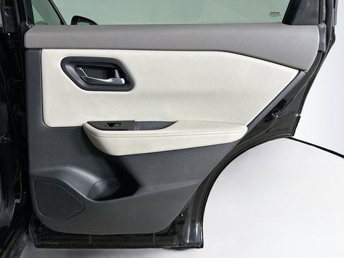 Used 2025 Nissan Rogue SV image 29