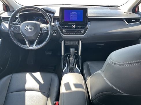 Used 2023 Toyota Corolla Cross XLE image 18