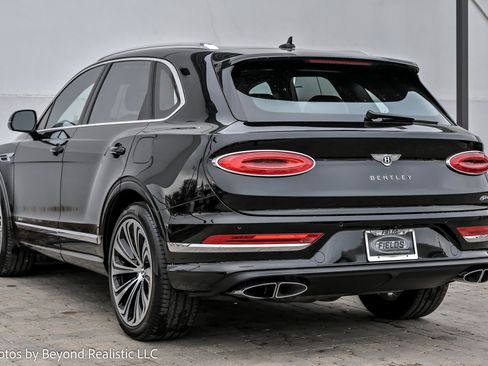 Used 2023 Bentley Bentayga Plug-In Hybrid image 10
