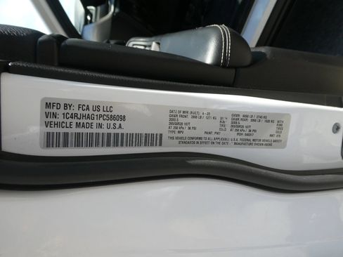 Used 2023 Jeep Grand Cherokee Altitude AWD/4WD image 12