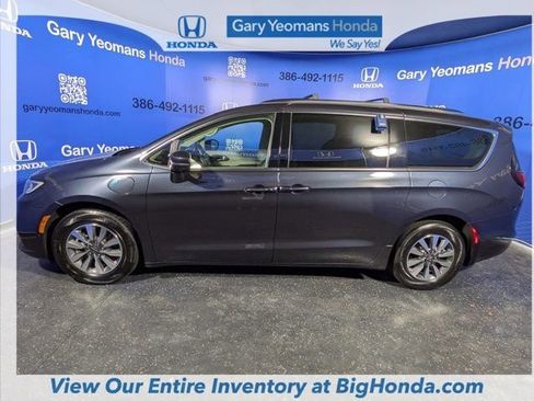 Used 2021 Chrysler Pacifica Touring-L image 7