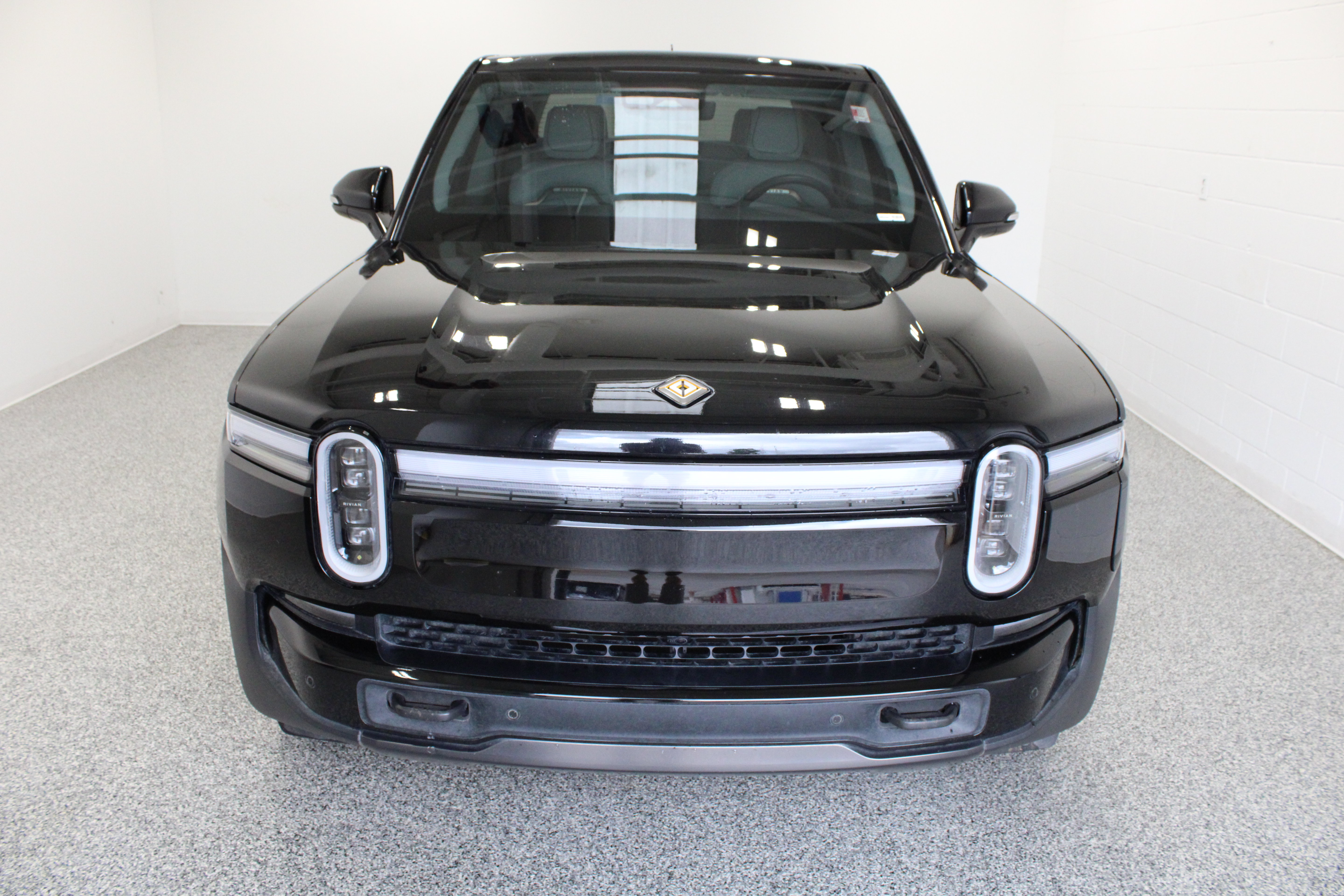 Used 2025 Rivian R1T Premium Tri AWD/4WD image 3