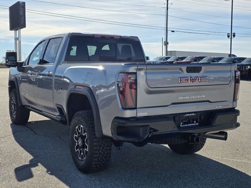 Used 2026 GMC Sierra 2500 AT4X image 5