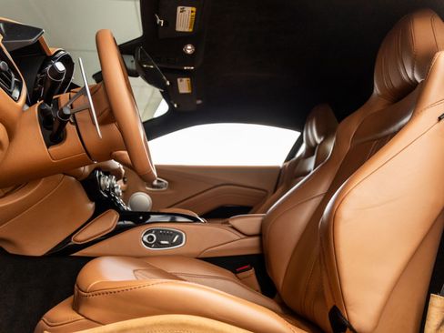 Used 2020 Aston Martin V8 Vantage Coupe RWD image 22