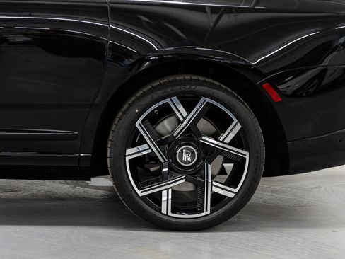 New 2026 Rolls-Royce Cullinan Black Badge image 21