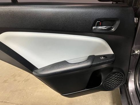 Used 2016 Toyota Prius Three Touring FWD image 16