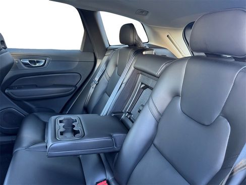 Certified 2025 Volvo XC60 B5 Core image 21