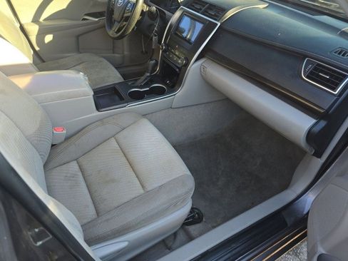 Used 2015 Toyota Camry LE image 12