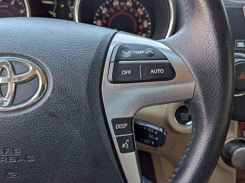 Used 2013 Toyota Highlander Limited FWD image 23