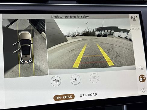 Used 2023 Land Rover Range Rover SE image 25