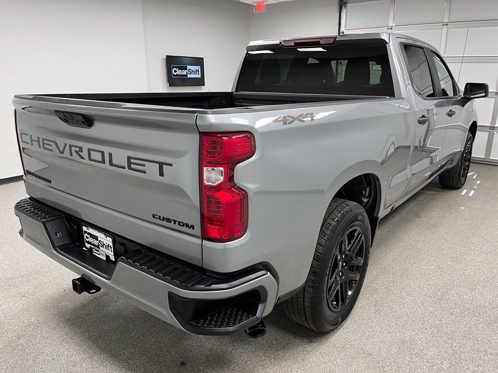 Used 2024 Chevrolet Silverado 1500 Custom w/ Dark Appearance Package AWD/4WD image 10