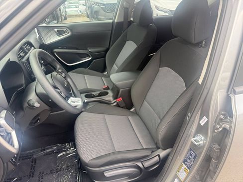 Used 2025 Kia Soul LX w/ LX Technology Package FWD image 29