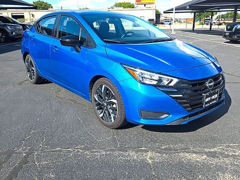 Used 2024 Nissan Versa SR FWD image 2