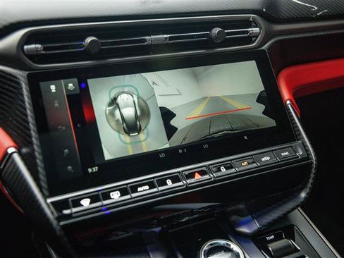 Used 2025 Aston Martin Vanquish RWD image 26