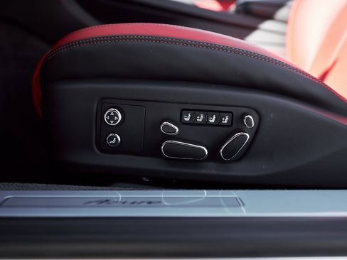 Used 2023 Bentley Continental GT Azure image 33