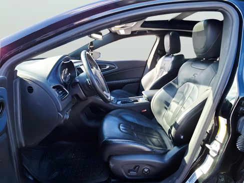 Used 2016 Chrysler 200 S w/ Navigation & Sound Group I image 11