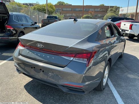 Used 2023 Hyundai Elantra SE FWD image 5