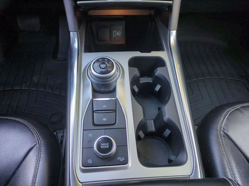 Used 2020 Ford Explorer XLT w/ Equipment Group 202A image 13