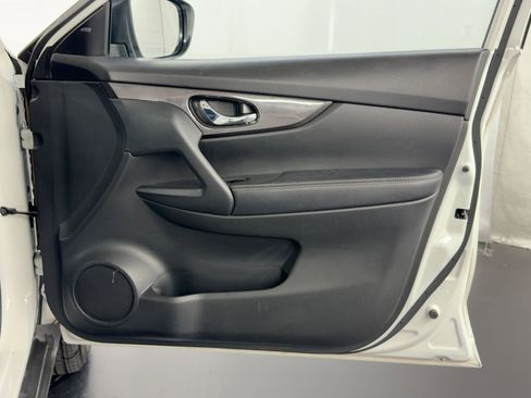 Used 2019 Nissan Rogue SV image 33