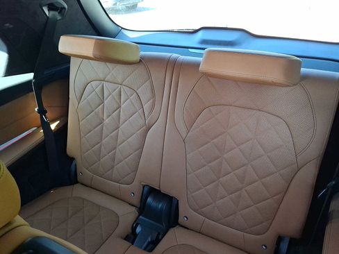Used 2023 BMW X7 xDrive40i w/ M Sport Package AWD/4WD image 11